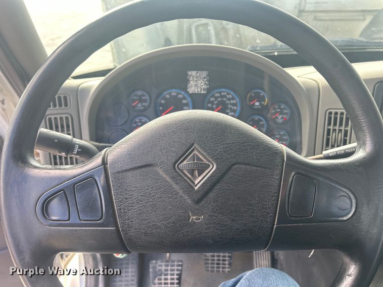 image for item DS0836 2009 International TranStar 8600 semi truck