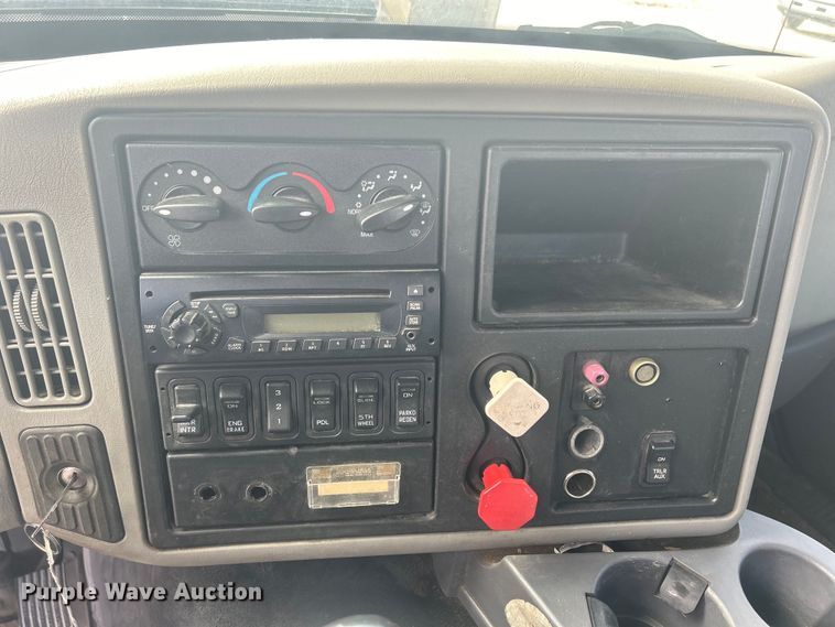 image for item DS0836 2009 International TranStar 8600 semi truck