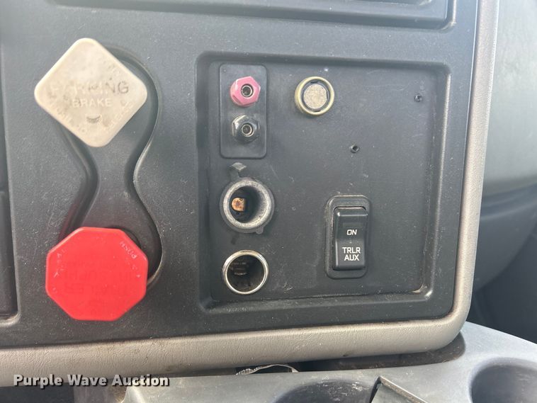 image for item DS0836 2009 International TranStar 8600 semi truck