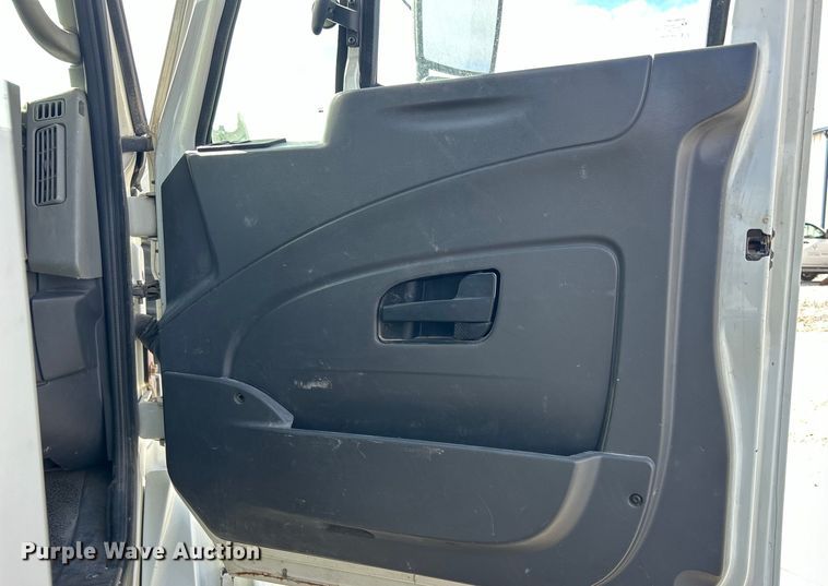 image for item DS0836 2009 International TranStar 8600 semi truck