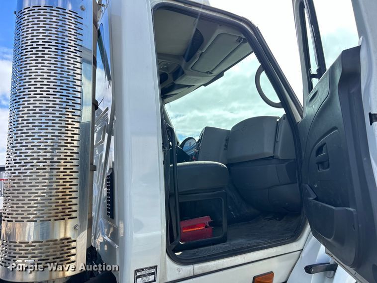 image for item DS0836 2009 International TranStar 8600 semi truck