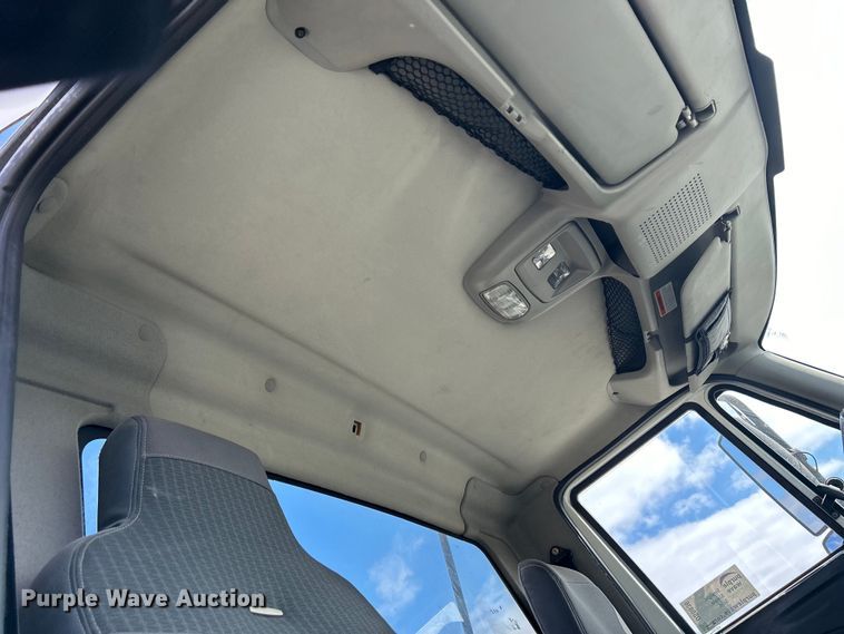 image for item DS0836 2009 International TranStar 8600 semi truck