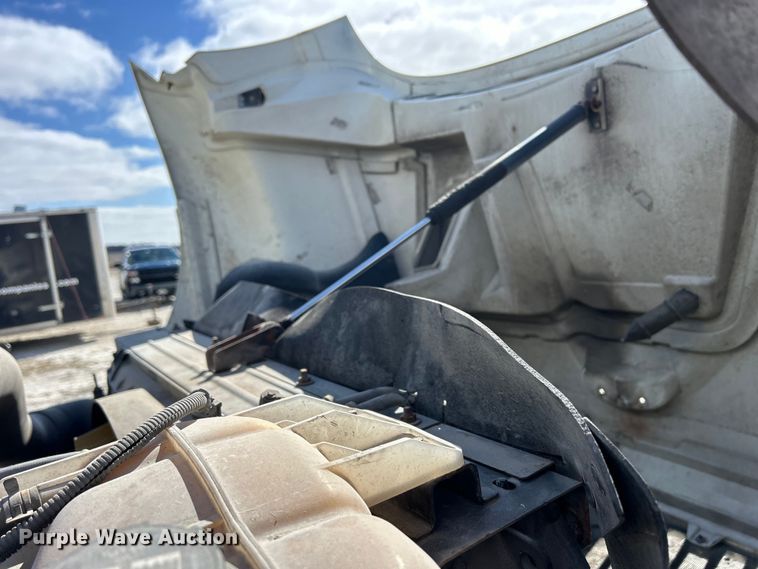 image for item DS0836 2009 International TranStar 8600 semi truck