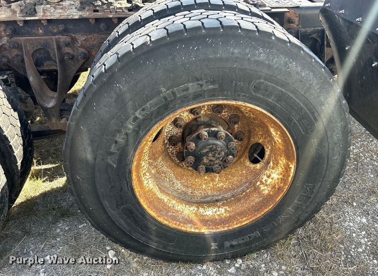 image for item DS0836 2009 International TranStar 8600 semi truck