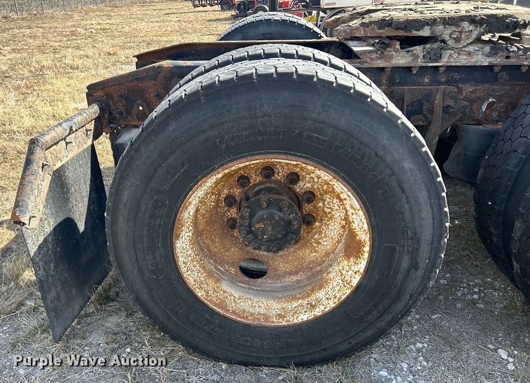 image for item DS0836 2009 International TranStar 8600 semi truck