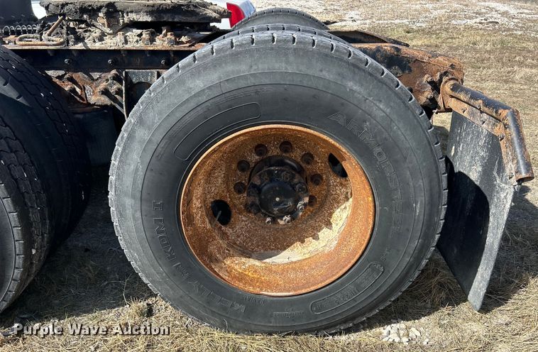 image for item DS0836 2009 International TranStar 8600 semi truck