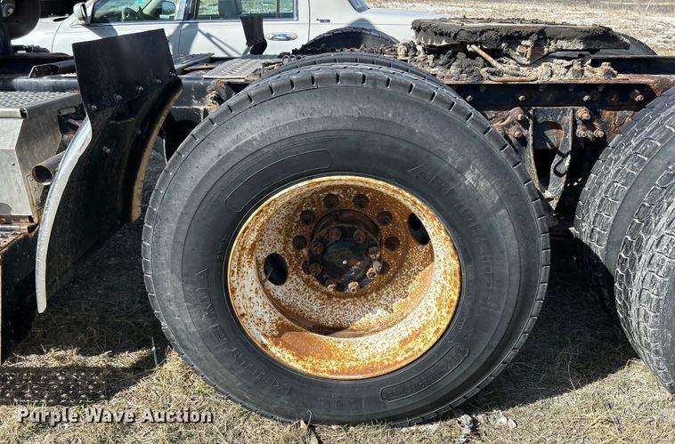 image for item DS0836 2009 International TranStar 8600 semi truck