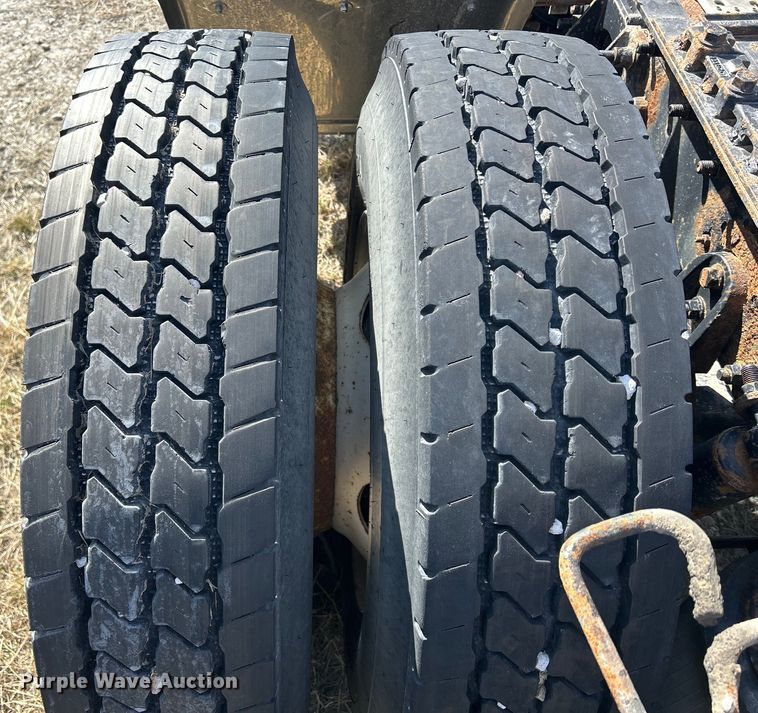 image for item DS0836 2009 International TranStar 8600 semi truck