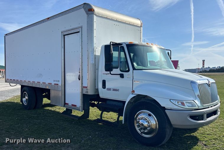 image for item DS0840 2013 International 4300M7 box truck