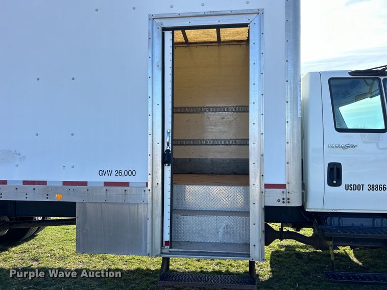 image for item DS0840 2013 International 4300M7 box truck