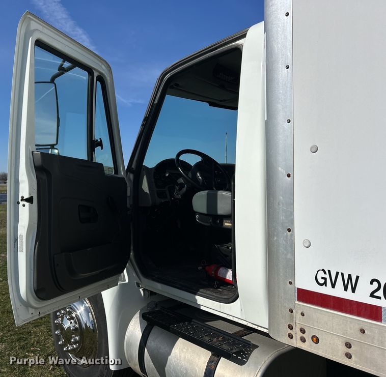 image for item DS0840 2013 International 4300M7 box truck