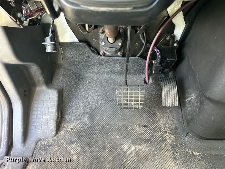 image for item DS0840 2013 International 4300M7 box truck