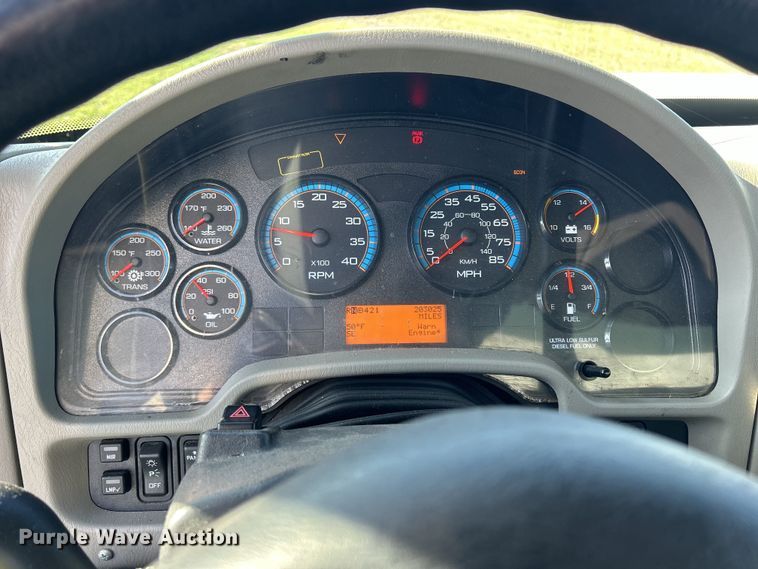 image for item DS0840 2013 International 4300M7 box truck