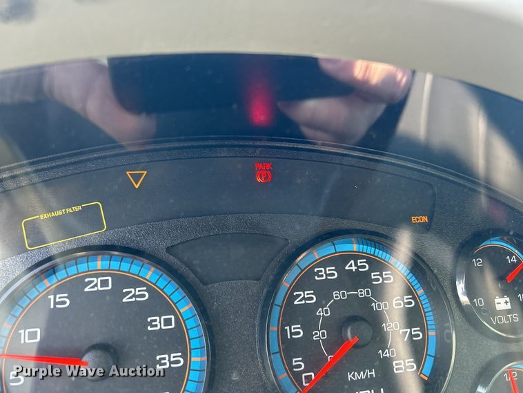 image for item DS0840 2013 International 4300M7 box truck