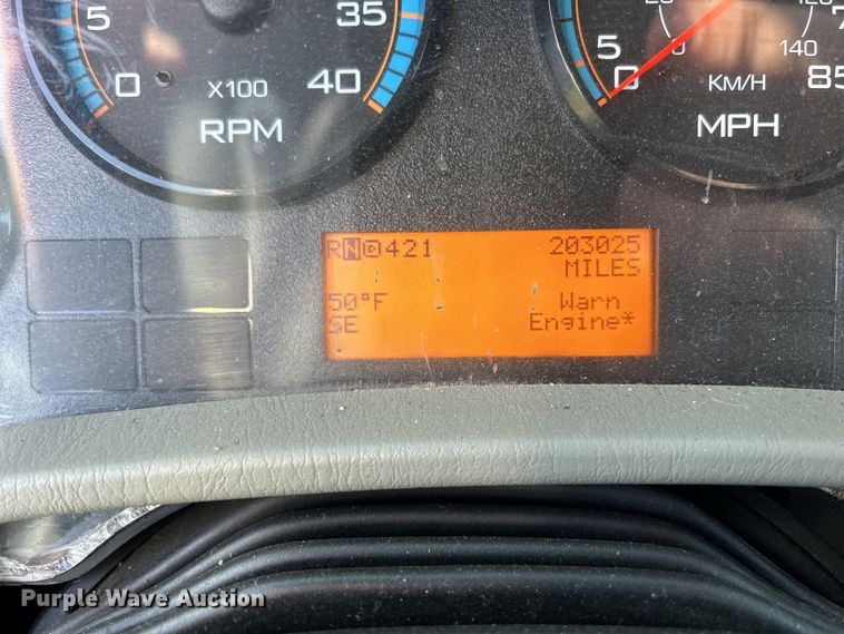 image for item DS0840 2013 International 4300M7 box truck