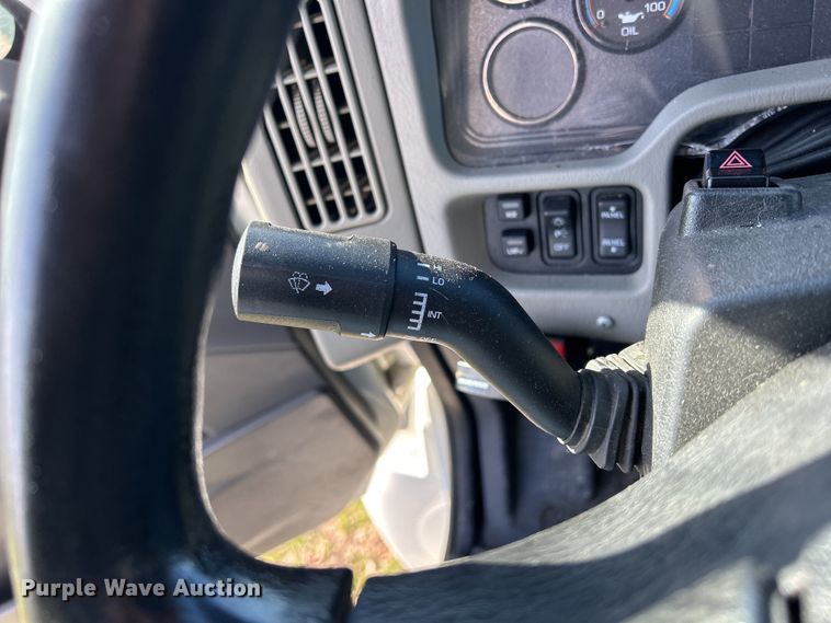 image for item DS0840 2013 International 4300M7 box truck