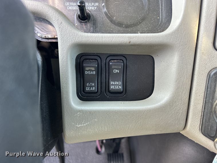 image for item DS0840 2013 International 4300M7 box truck