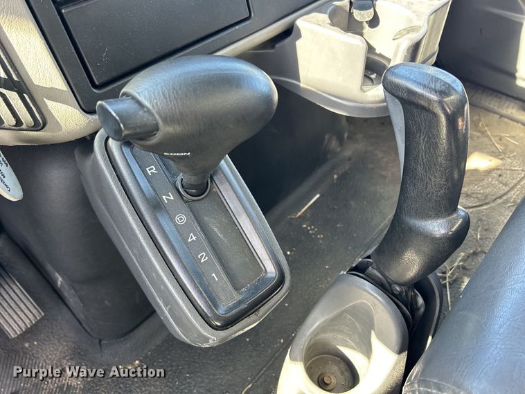 image for item DS0840 2013 International 4300M7 box truck