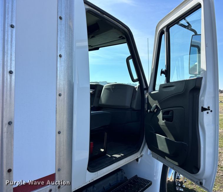 image for item DS0840 2013 International 4300M7 box truck
