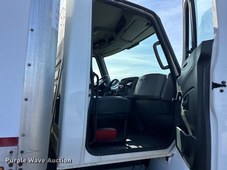 image for item DS0840 2013 International 4300M7 box truck