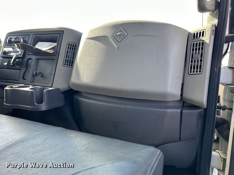 image for item DS0840 2013 International 4300M7 box truck