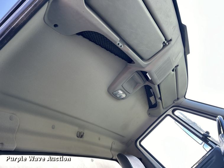 image for item DS0840 2013 International 4300M7 box truck