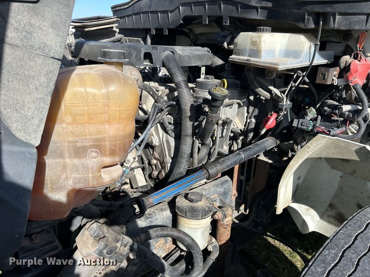 image for item DS0840 2013 International 4300M7 box truck