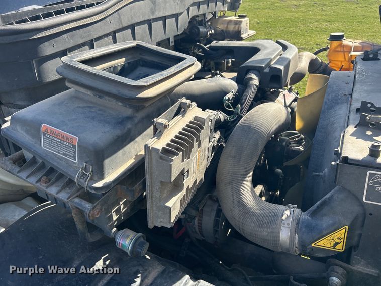 image for item DS0840 2013 International 4300M7 box truck