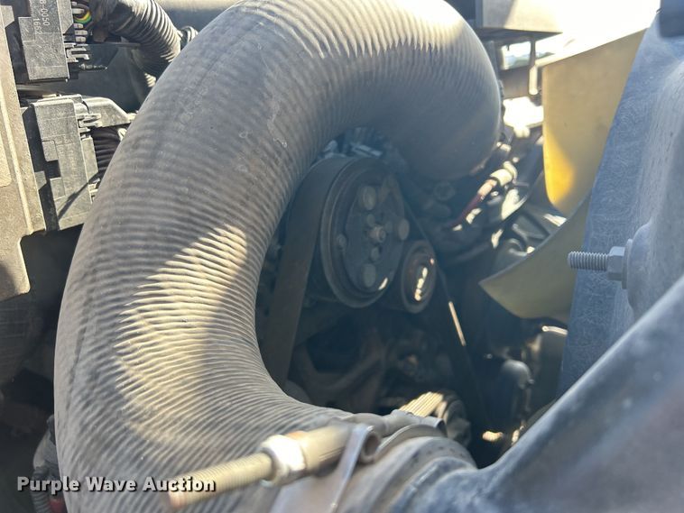 image for item DS0840 2013 International 4300M7 box truck