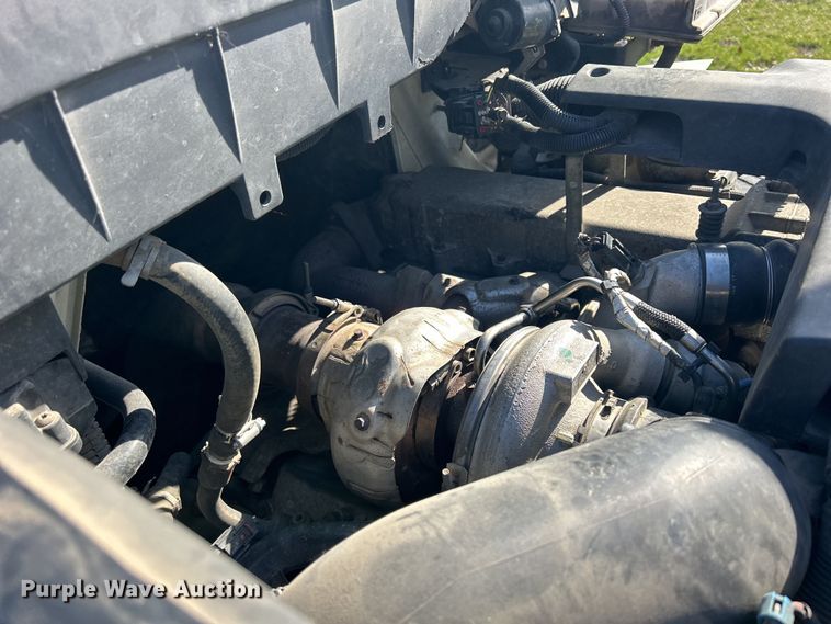 image for item DS0840 2013 International 4300M7 box truck