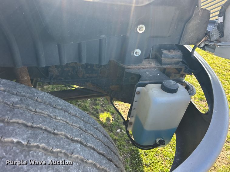 image for item DS0840 2013 International 4300M7 box truck