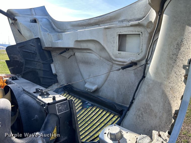 image for item DS0840 2013 International 4300M7 box truck