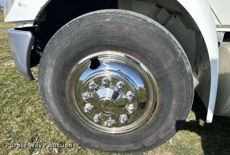 image for item DS0840 2013 International 4300M7 box truck