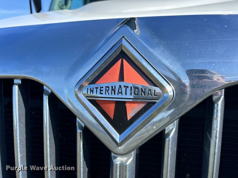 image for item DS0840 2013 International 4300M7 box truck