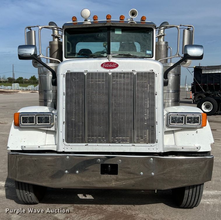 image for item DS2926 2007 Peterbilt  379 semi truck