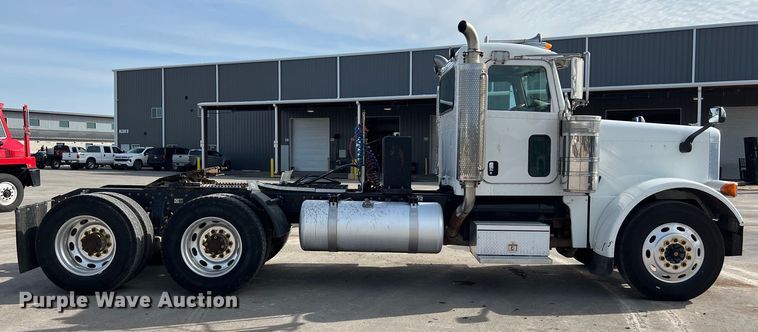 image for item DS2926 2007 Peterbilt  379 semi truck