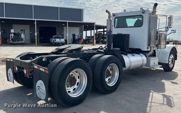 image for item DS2926 2007 Peterbilt  379 semi truck
