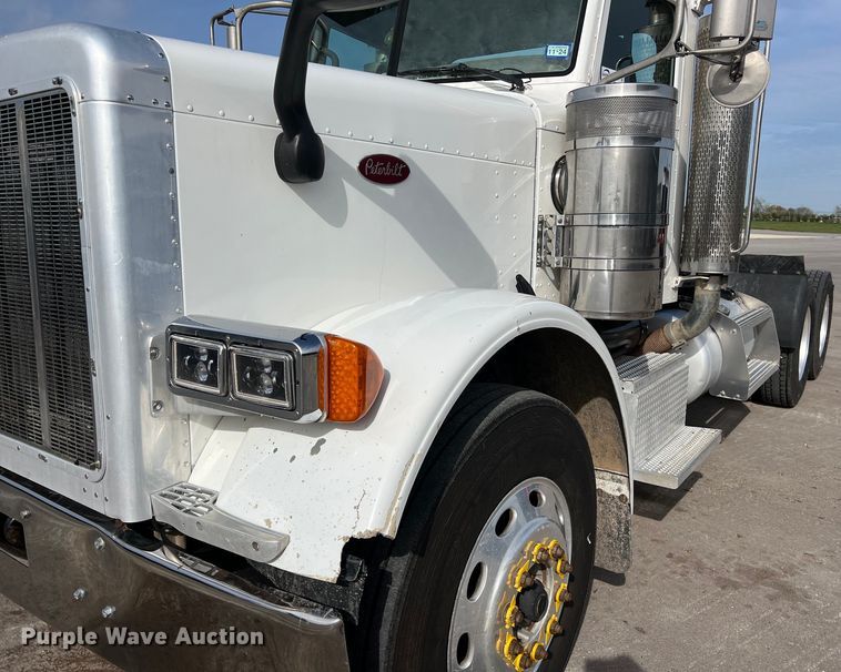 image for item DS2926 2007 Peterbilt  379 semi truck