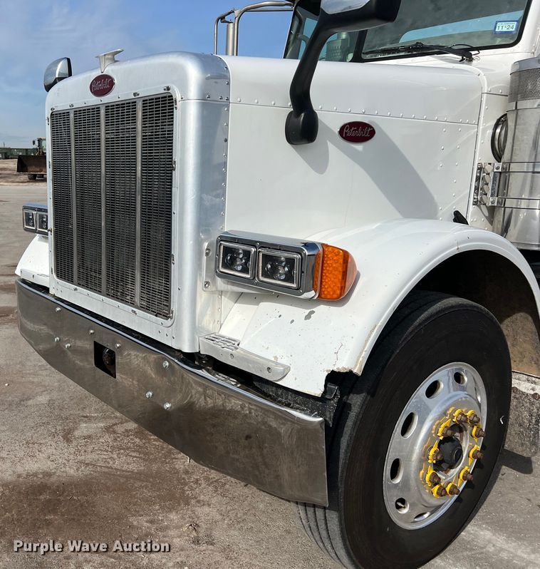 image for item DS2926 2007 Peterbilt  379 semi truck