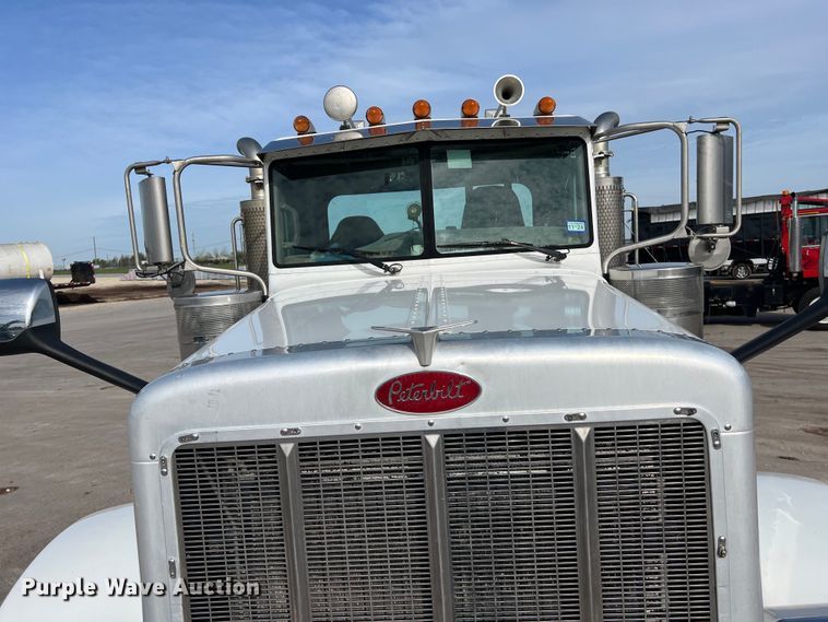 image for item DS2926 2007 Peterbilt  379 semi truck