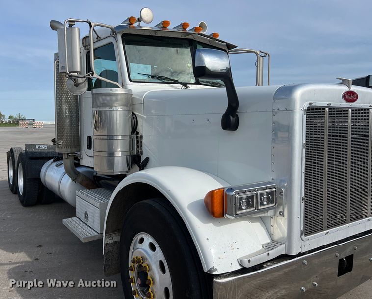 image for item DS2926 2007 Peterbilt  379 semi truck