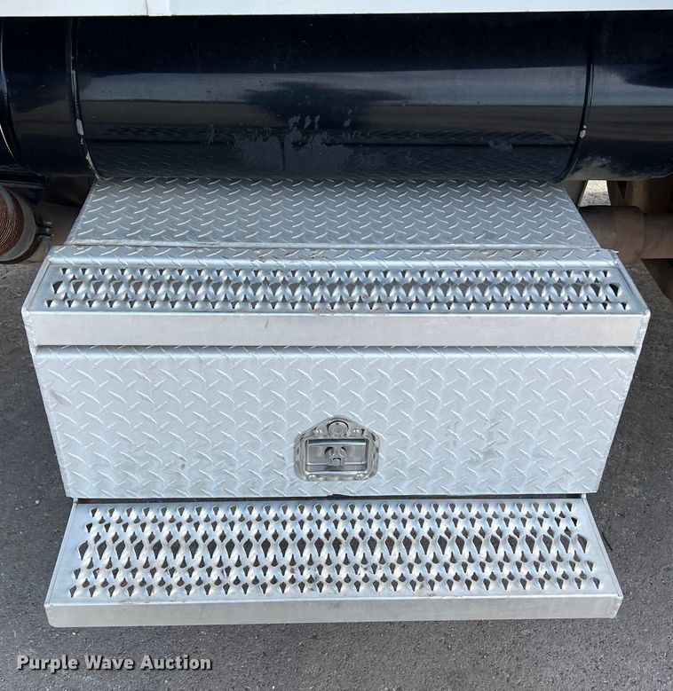 image for item DS2926 2007 Peterbilt  379 semi truck