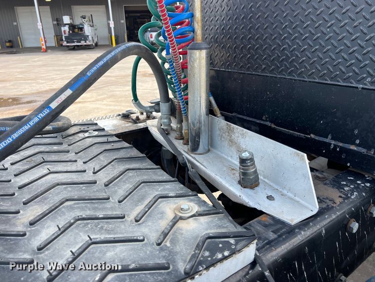 image for item DS2926 2007 Peterbilt  379 semi truck