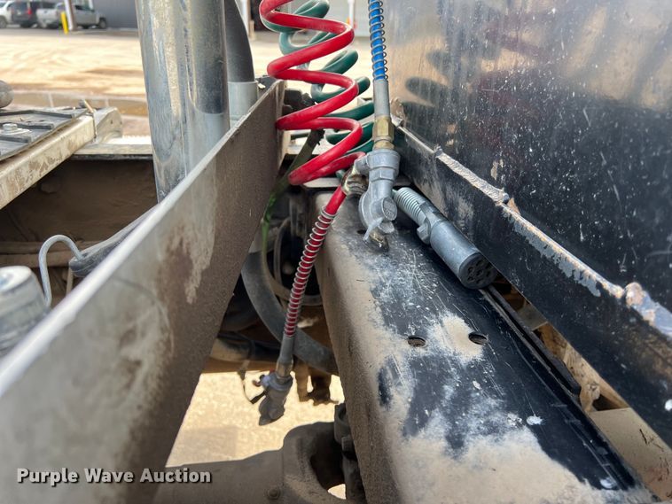 image for item DS2926 2007 Peterbilt  379 semi truck