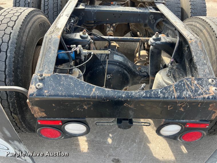 image for item DS2926 2007 Peterbilt  379 semi truck