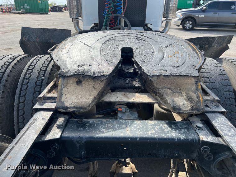 image for item DS2926 2007 Peterbilt  379 semi truck