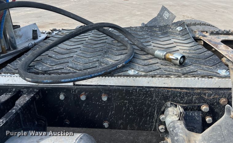 image for item DS2926 2007 Peterbilt  379 semi truck