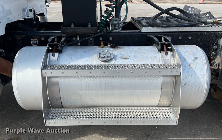 image for item DS2926 2007 Peterbilt  379 semi truck