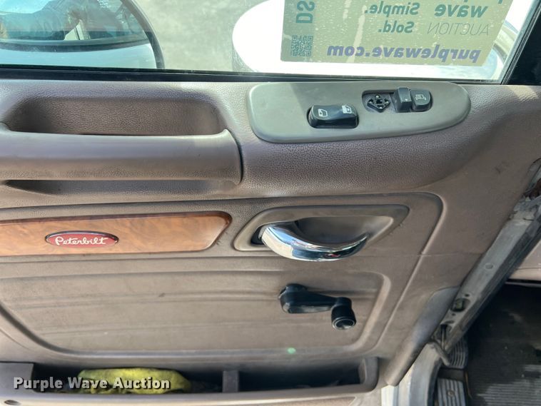 image for item DS2926 2007 Peterbilt  379 semi truck