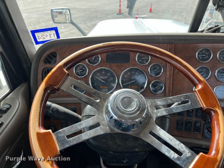 image for item DS2926 2007 Peterbilt  379 semi truck
